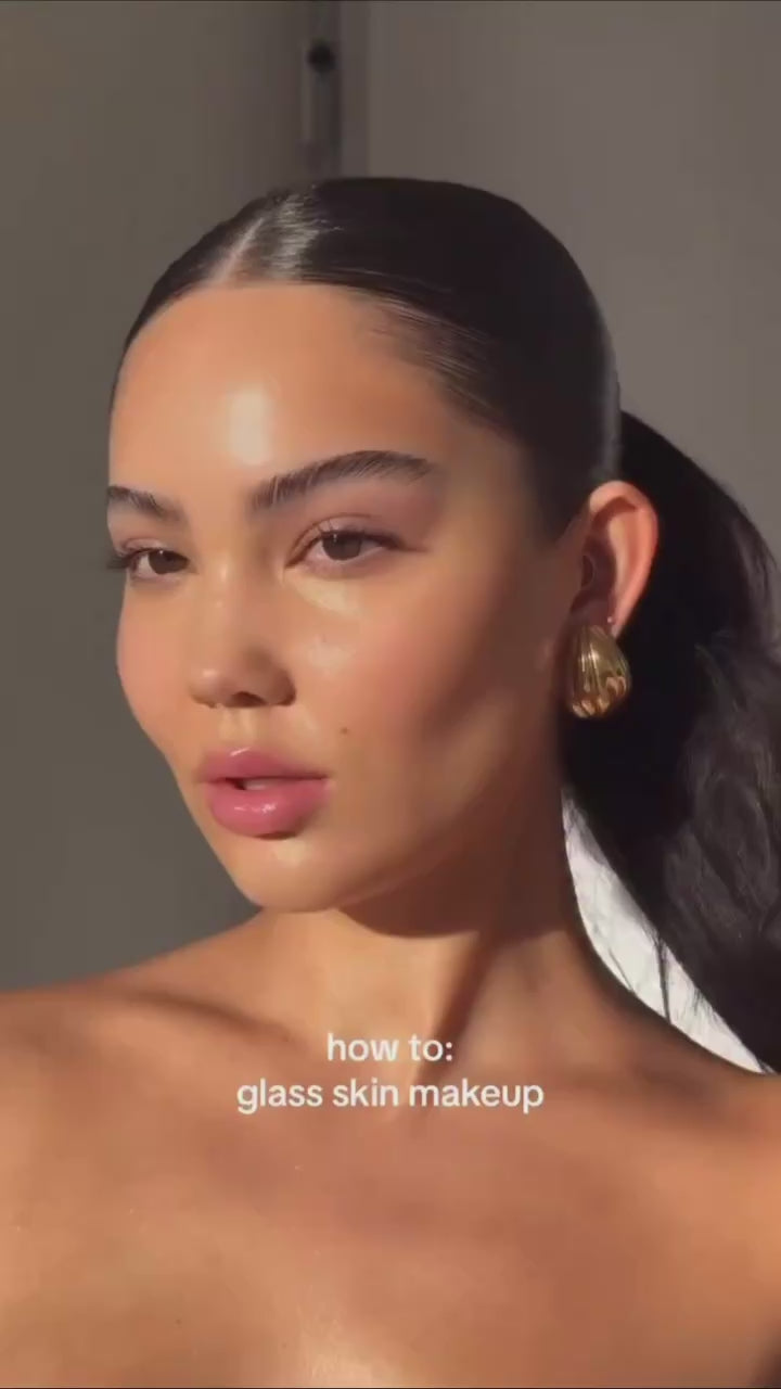 Model showing Before & After Effect of MEANT Lumi Glo Face Serum with makeup